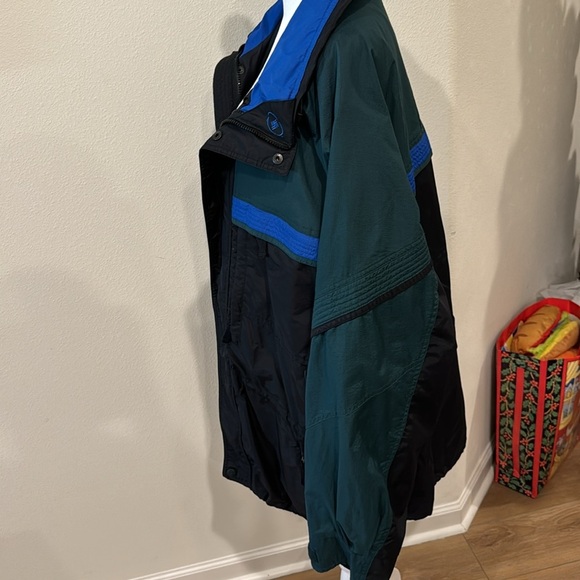 Vintage Columbia Windbreaker - Picture 10 of 14